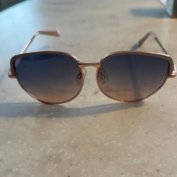 Jessica Simpson Rose gold sunglasses - Picture 1 of 2